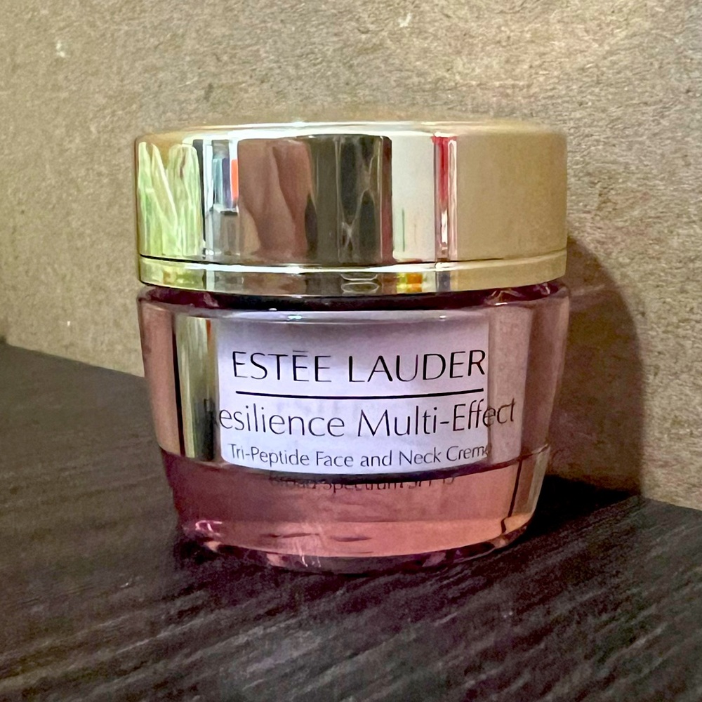 Estee Lauder Resilience multi effect 
Tri peptide face and neck creme
15ml New